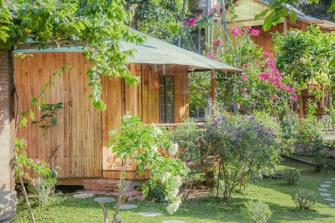 Phu Quoc Valley Sen Bungalow Exterior photo