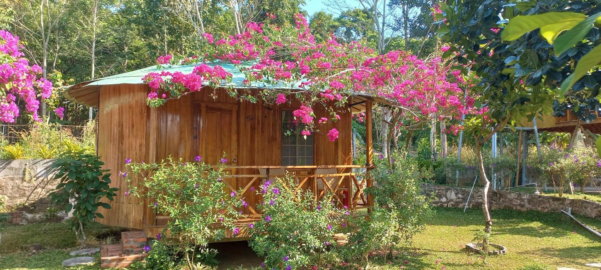 Phu Quoc Valley Sen Bungalow Exterior photo